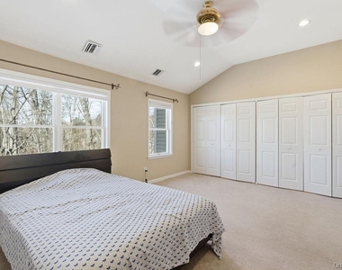 305 Glenwood Drive - Photo Thumbnail 12