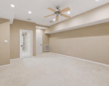305 Glenwood Drive - Photo Thumbnail 23