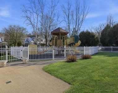 305 Glenwood Drive - Photo Thumbnail 27