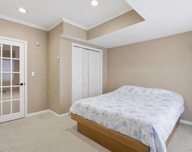 305 Glenwood Drive - Photo Thumbnail 22
