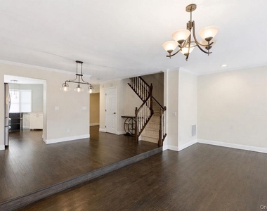 305 Glenwood Drive - Photo Thumbnail 9