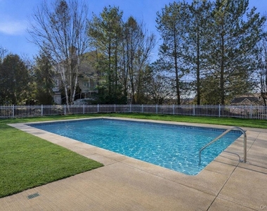 305 Glenwood Drive - Photo Thumbnail 28
