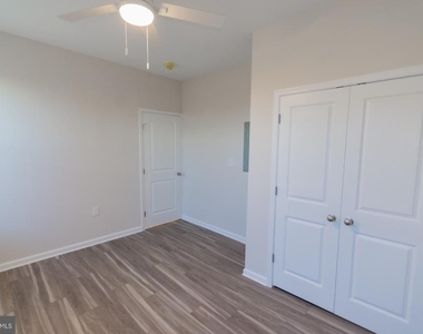 215 W King Street - Photo Thumbnail 14