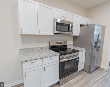 215 W King Street - Photo Thumbnail 9