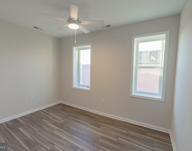 215 W King Street - Photo Thumbnail 12