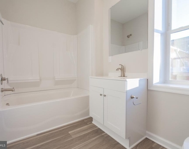 215 W King Street - Photo Thumbnail 16