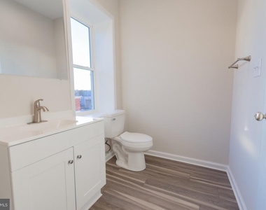 215 W King Street - Photo Thumbnail 17