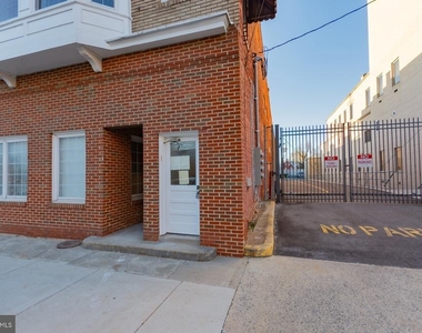 215 W King Street - Photo Thumbnail 25