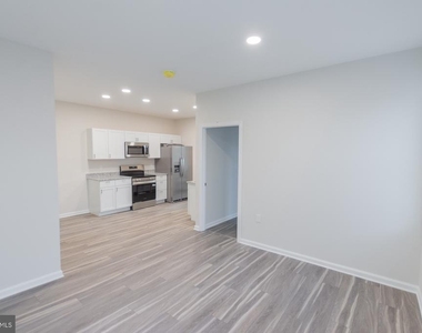 215 W King Street - Photo Thumbnail 7