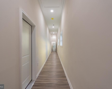 215 W King Street - Photo Thumbnail 19