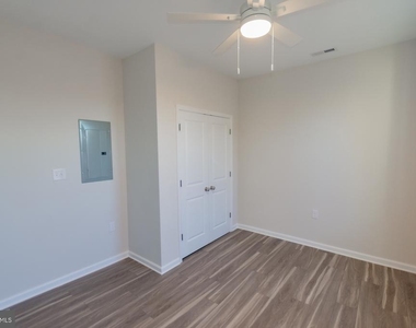215 W King Street - Photo Thumbnail 13