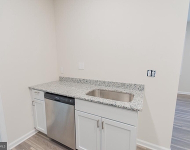 215 W King Street - Photo Thumbnail 10