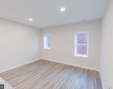 215 W King Street - Photo Thumbnail 14