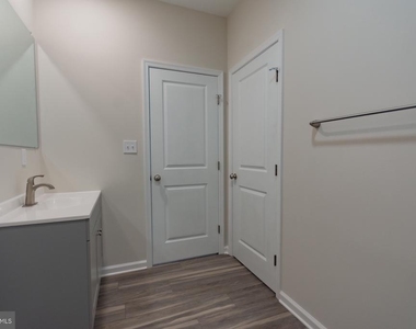 215 W King Street - Photo Thumbnail 21