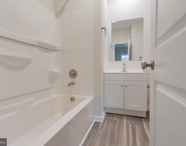 215 W King Street - Photo Thumbnail 26
