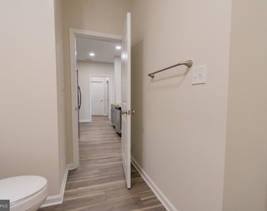 215 W King Street - Photo Thumbnail 28