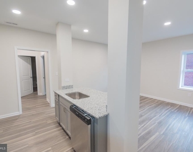 215 W King Street - Photo Thumbnail 10
