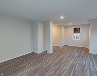 215 W King Street - Photo Thumbnail 6