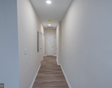 215 W King Street - Photo Thumbnail 1