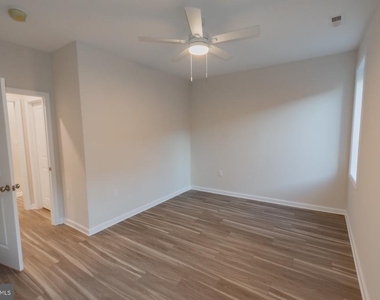 215 W King Street - Photo Thumbnail 17
