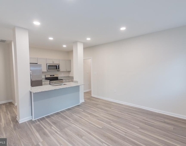 215 W King Street - Photo Thumbnail 8