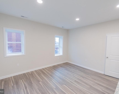 215 W King Street - Photo Thumbnail 13