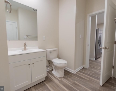 215 W King Street - Photo Thumbnail 27