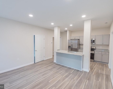 215 W King Street - Photo Thumbnail 12
