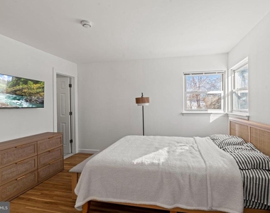 209 Front Street - Photo Thumbnail 12