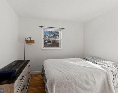 209 Front Street - Photo Thumbnail 8