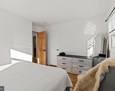 209 Front Street - Photo Thumbnail 10