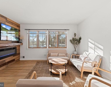 209 Front Street - Photo Thumbnail 6