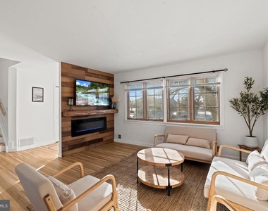 209 Front Street - Photo Thumbnail 5