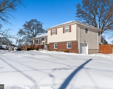 209 Front Street - Photo Thumbnail 2