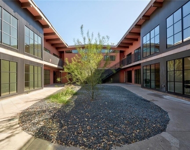 400 E 30th St - Photo Thumbnail 3