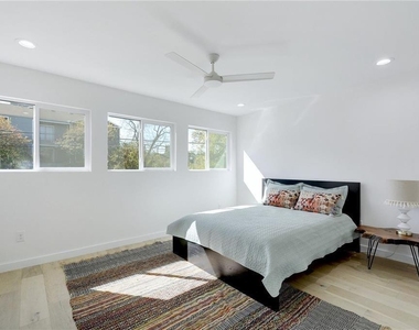 400 E 30th St - Photo Thumbnail 9