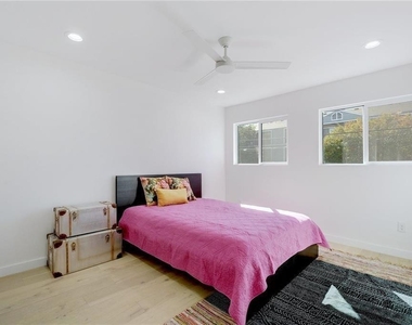 400 E 30th St - Photo Thumbnail 12