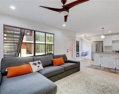 400 E 30th St - Photo Thumbnail 4