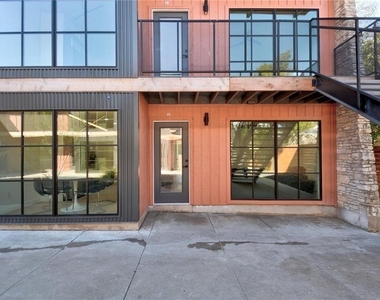 400 E 30th St - Photo Thumbnail 17