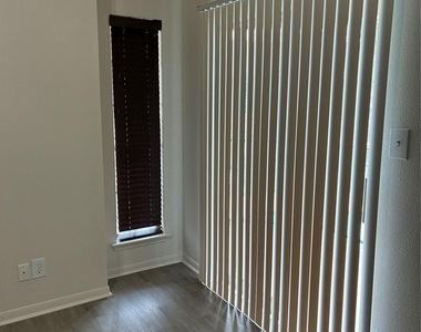 2121 Hepburn Street - Photo Thumbnail 4
