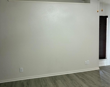 2121 Hepburn Street - Photo Thumbnail 17
