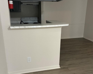 2121 Hepburn Street - Photo Thumbnail 9