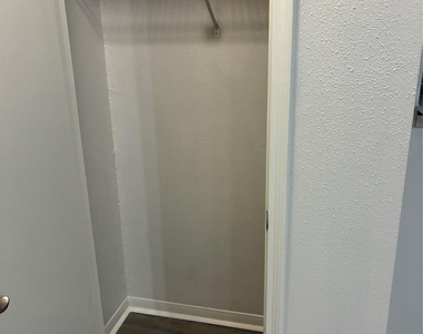 2121 Hepburn Street - Photo Thumbnail 16