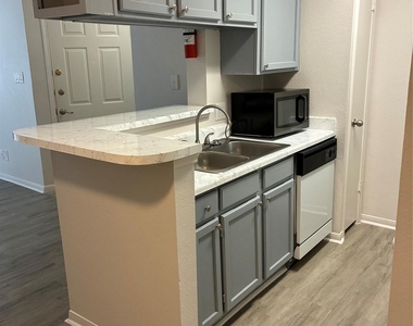 2121 Hepburn Street - Photo Thumbnail 5