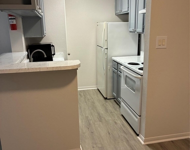 2121 Hepburn Street - Photo Thumbnail 23