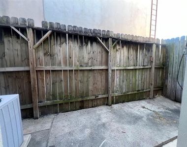 3837 Tanglewilde Street - Photo Thumbnail 11