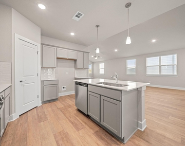 219 Pinnacle Lane - Photo Thumbnail 17
