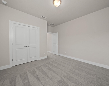 219 Pinnacle Lane - Photo Thumbnail 2