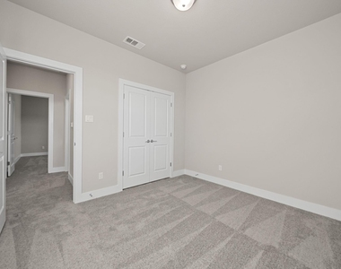 219 Pinnacle Lane - Photo Thumbnail 4