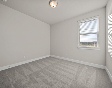 219 Pinnacle Lane - Photo Thumbnail 3